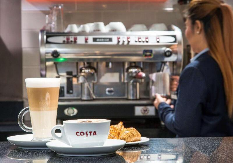 בית מלון כפרי Mercure London Heathrow