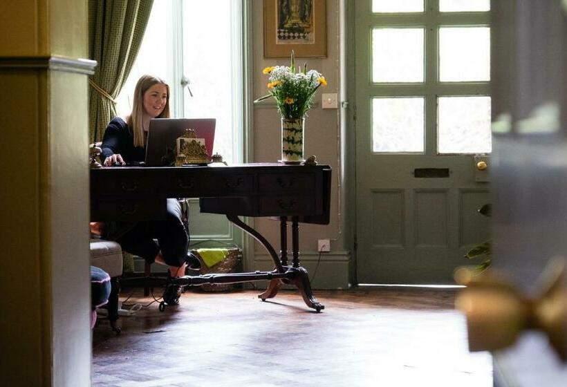 בית מלון כפרי Milebrook House