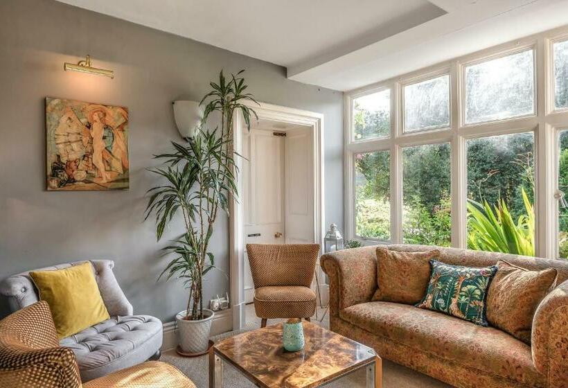 בית מלון כפרי Milebrook House