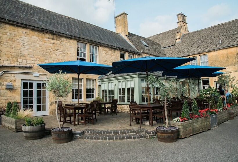 ホテル Noel Arms   A Bespoke