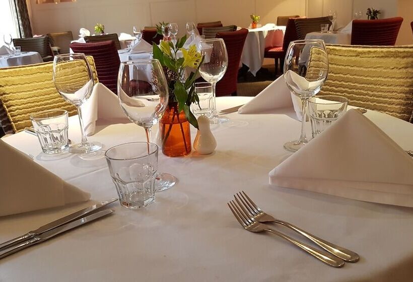 ホテル Noel Arms   A Bespoke