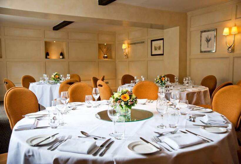 ホテル Noel Arms   A Bespoke