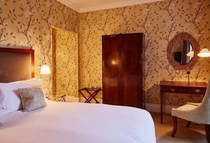 Ockenden Manor Hotel & Spa