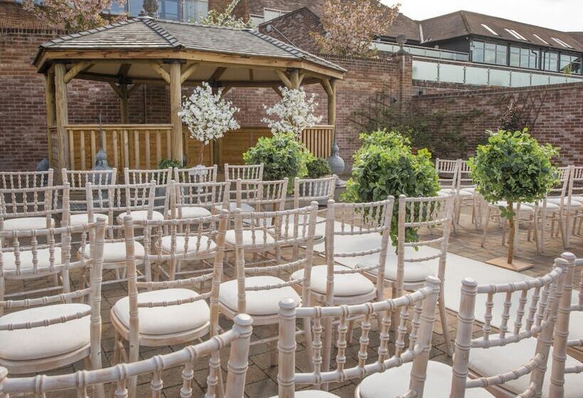 Old Thorns Hotel & Resort