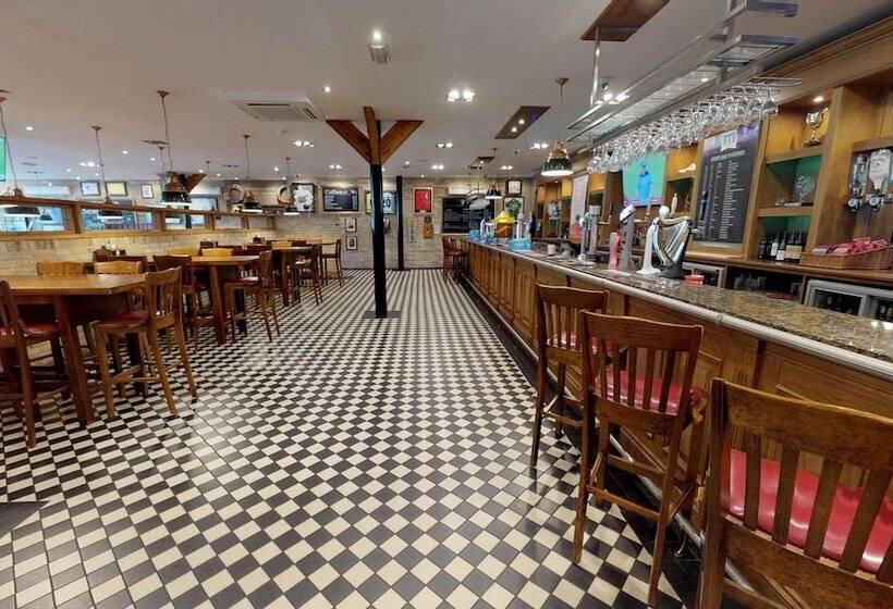 Old Thorns Hotel & Resort