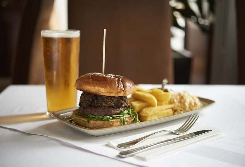 Отель Old Waverley