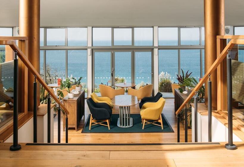 Отель Polurrian On The Lizard