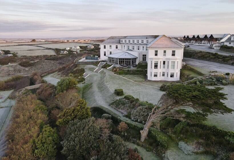 Отель Polurrian On The Lizard