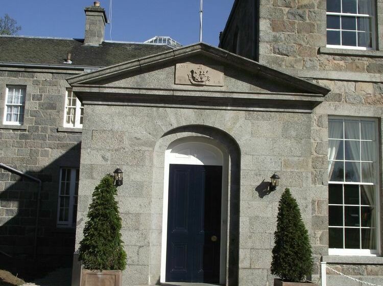 בית מלון כפרי Raemoir House