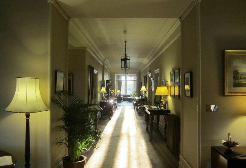 בית מלון כפרי Raemoir House