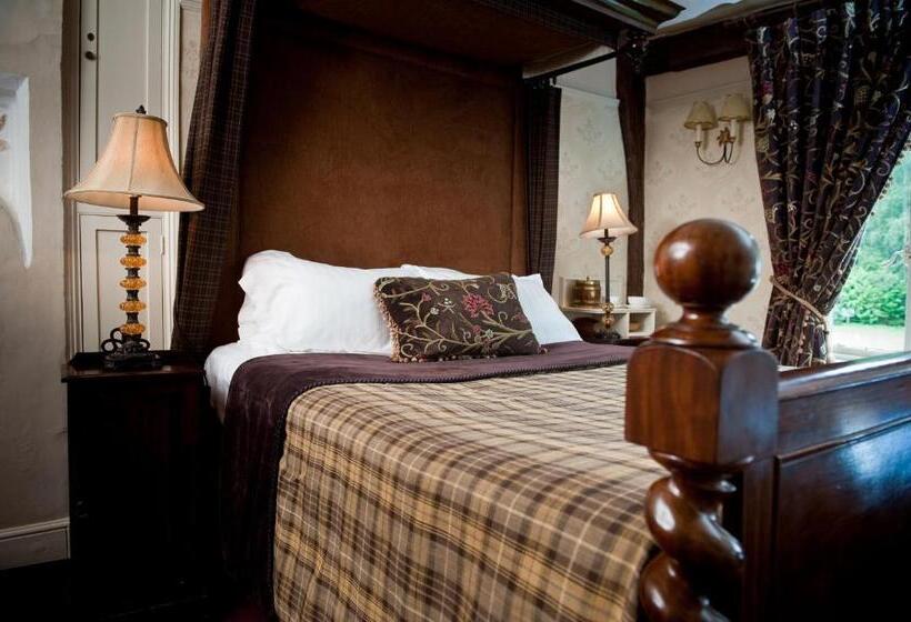 Отель Ravenwood Hall