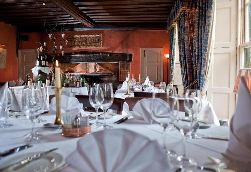 Отель Ravenwood Hall