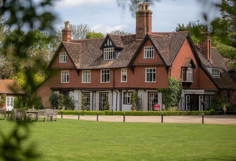 Отель Ravenwood Hall