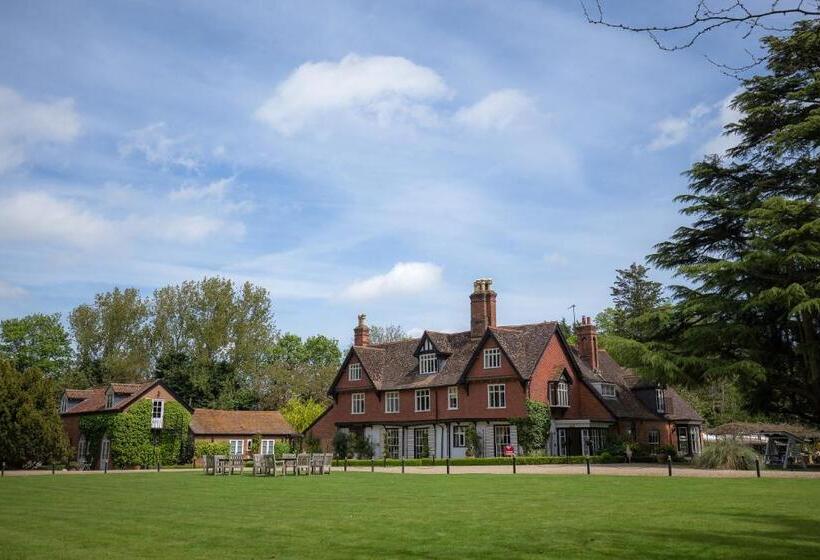 Отель Ravenwood Hall