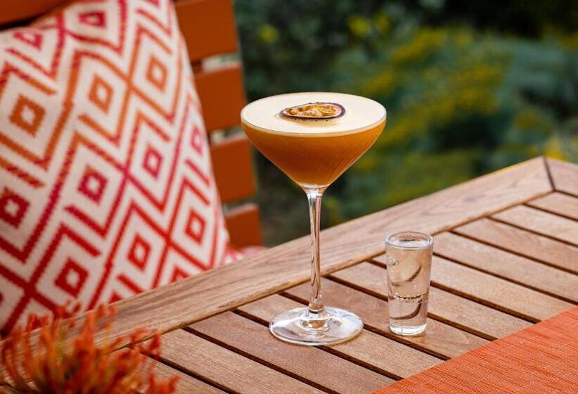 Отель Roslin Beach