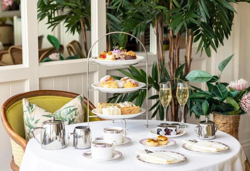 Отель Roslin Beach