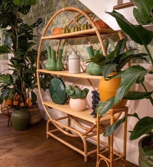 Отель Roslin Beach