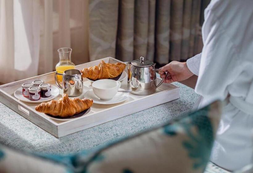 Отель Roslin Beach