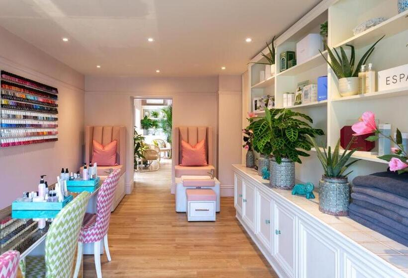 Отель Roslin Beach