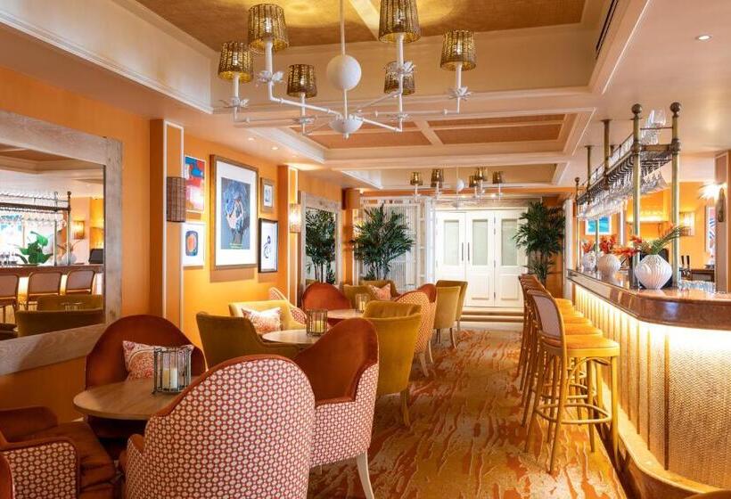 Отель Roslin Beach