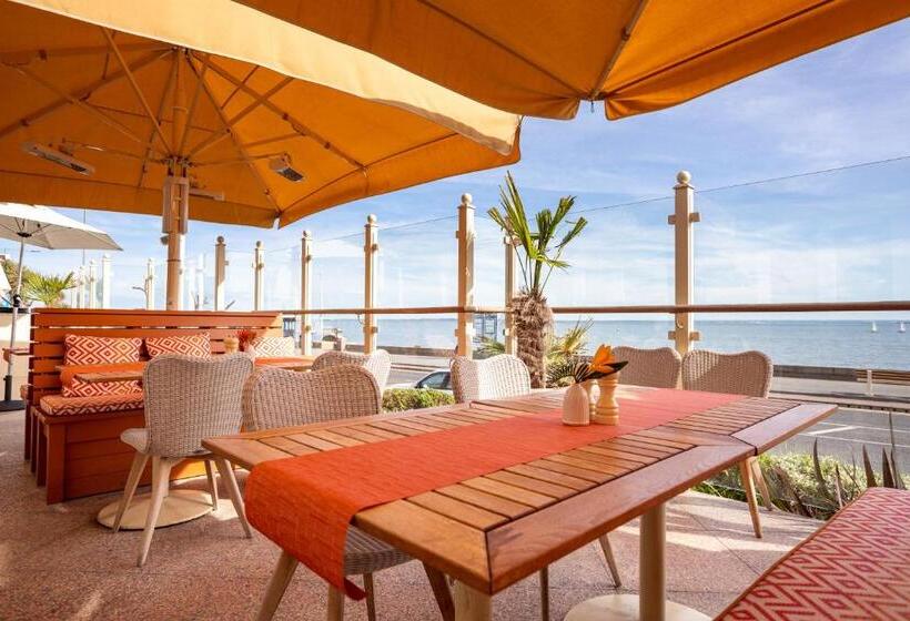 Отель Roslin Beach