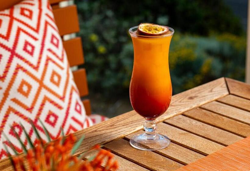 Отель Roslin Beach