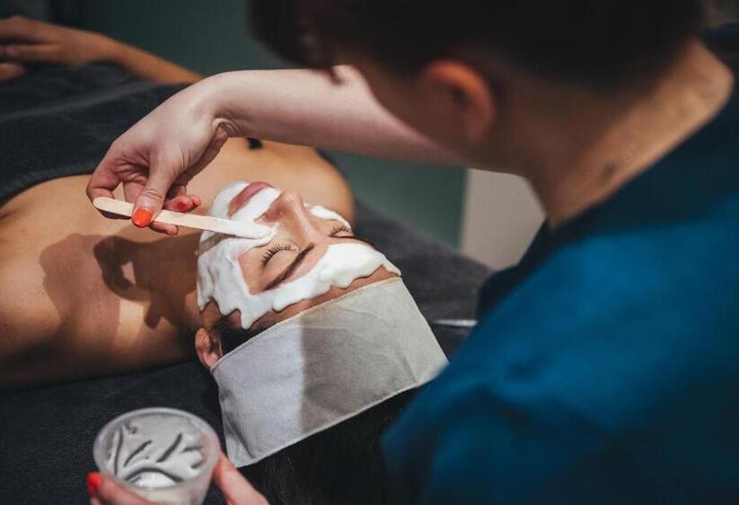 Отель Roslin Beach