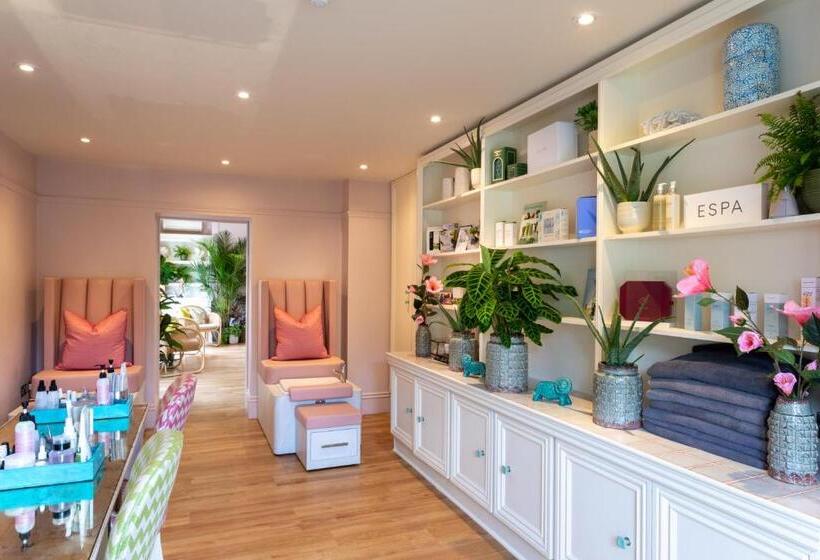 Отель Roslin Beach