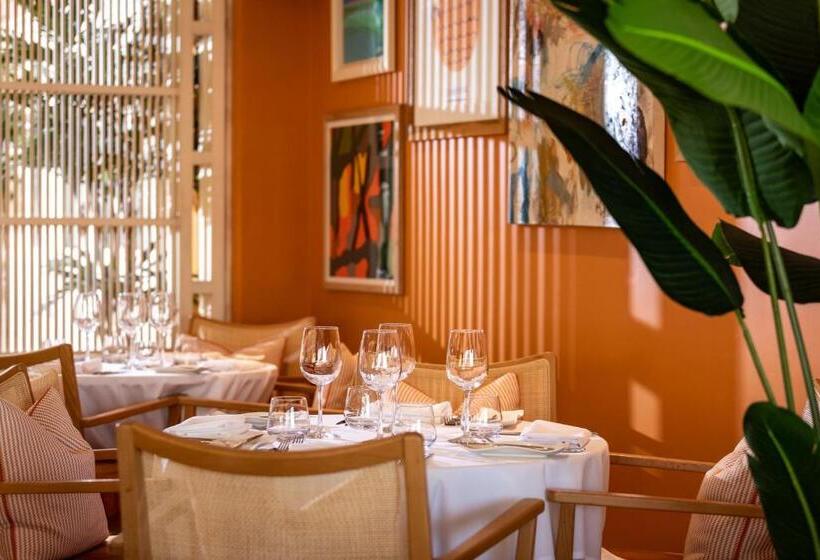 Отель Roslin Beach