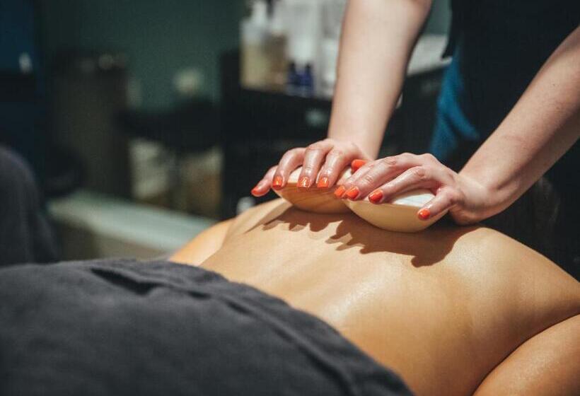 Отель Roslin Beach