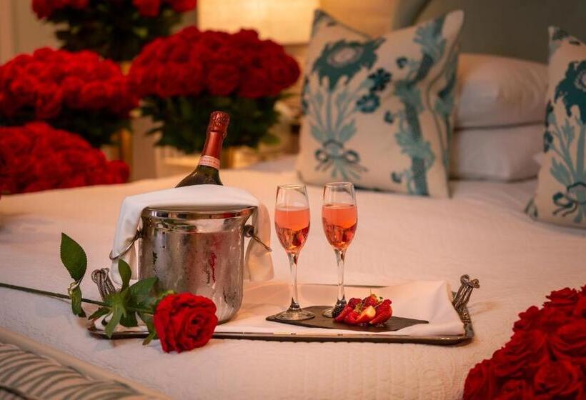 Отель Roslin Beach