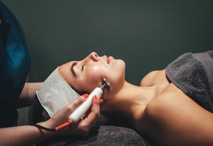 Отель Roslin Beach