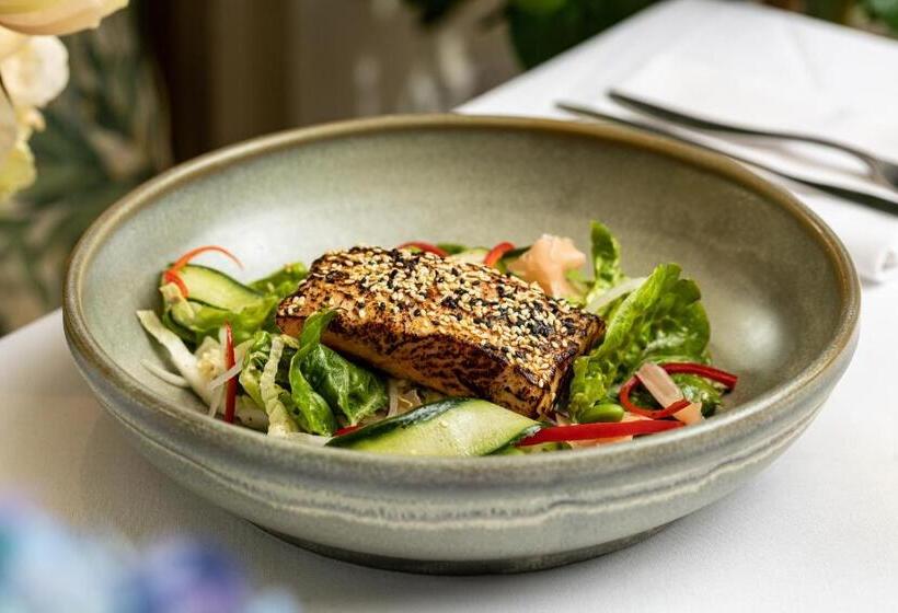 Отель Roslin Beach