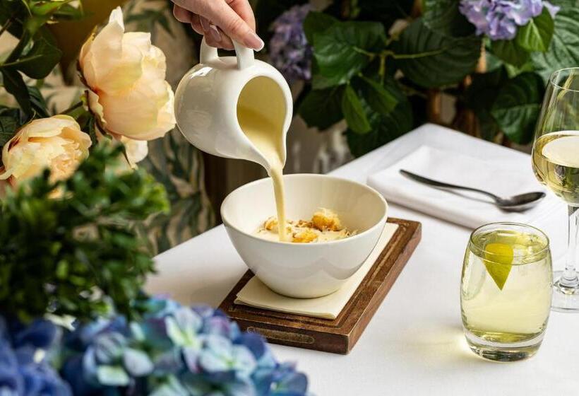 Отель Roslin Beach