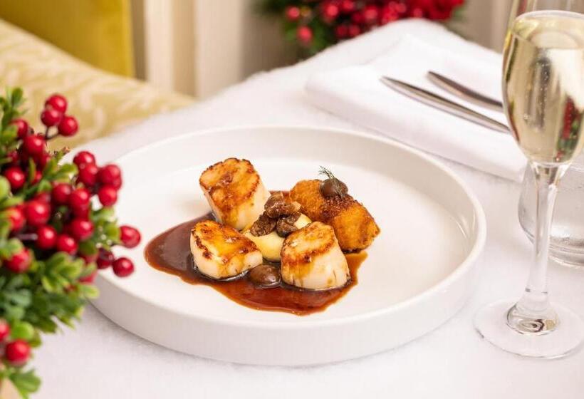 Отель Roslin Beach