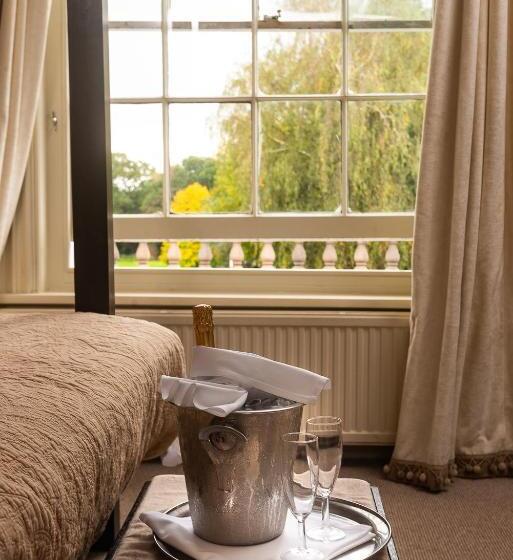 Rowton Hall Hotel And Spa