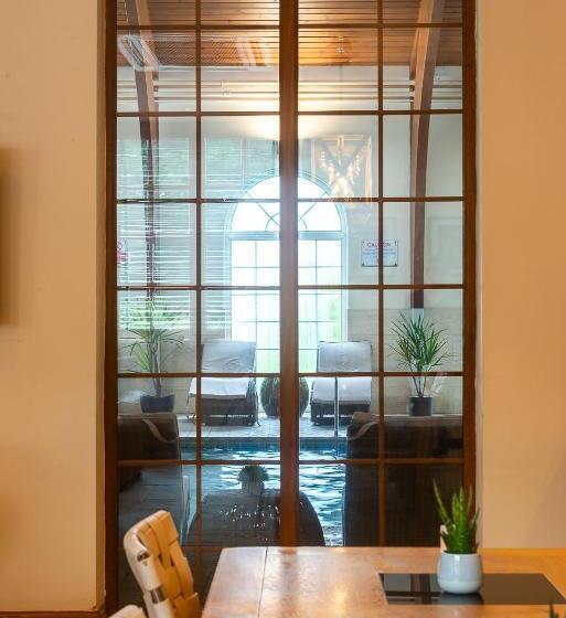 Rowton Hall Hotel And Spa