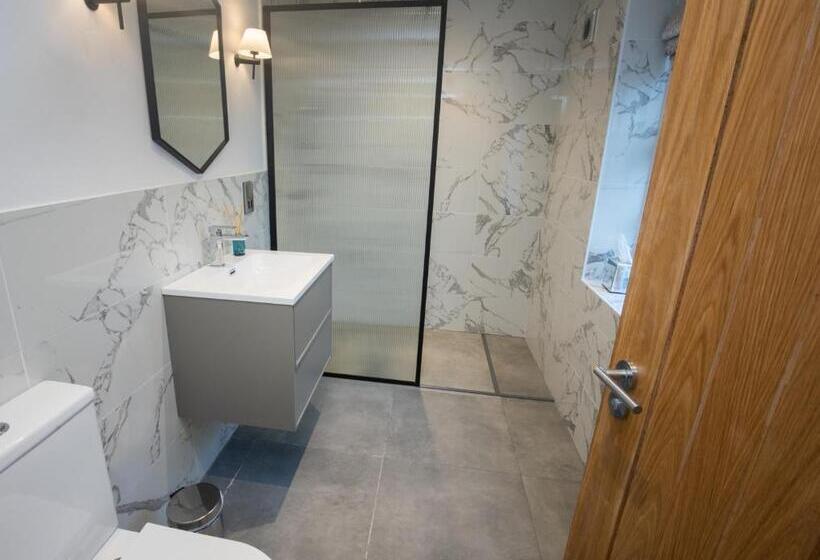 Rowton Hall Hotel And Spa