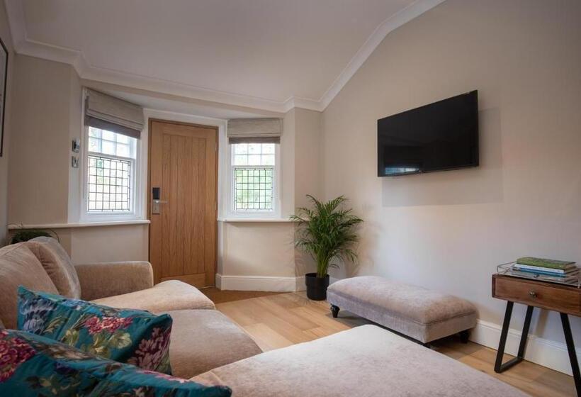 Rowton Hall Hotel And Spa