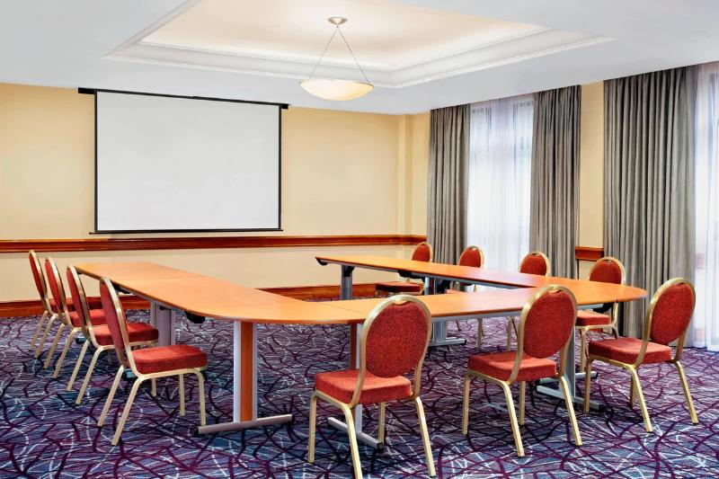 Sheraton Skyline Hotel London Heathrow