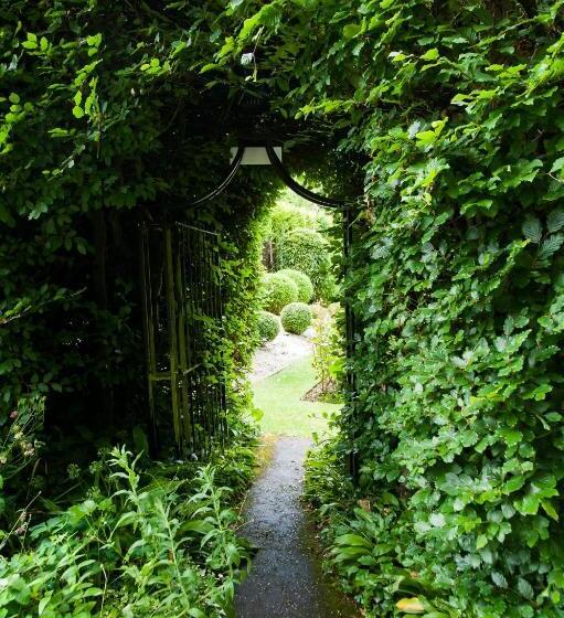 호텔 Summer Lodge Country House