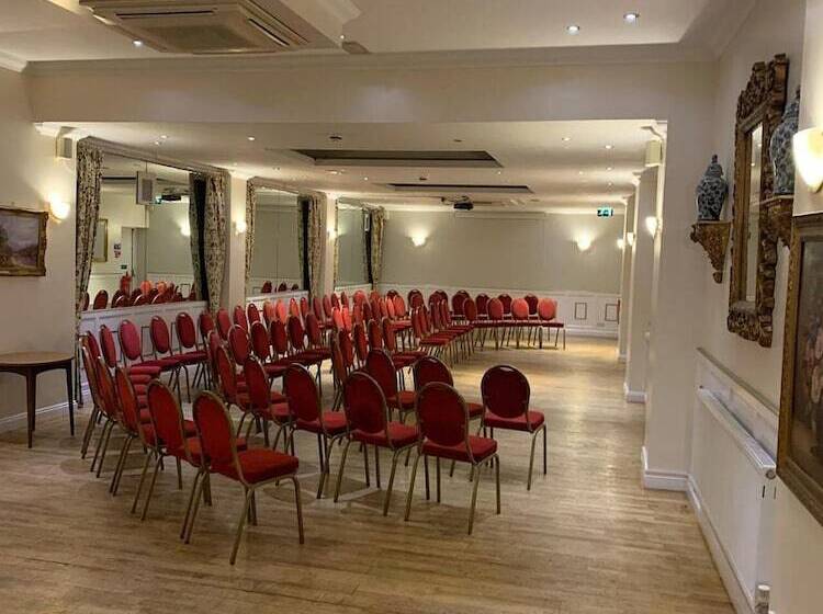 Отель The Beaufort