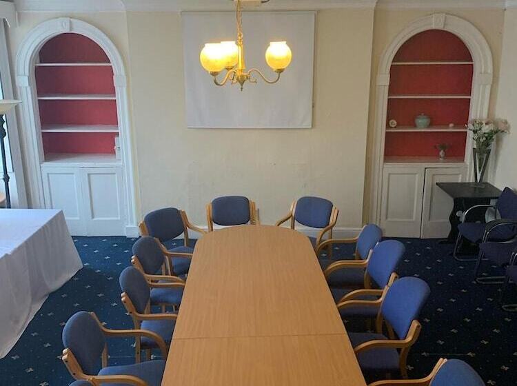 Отель The Beaufort