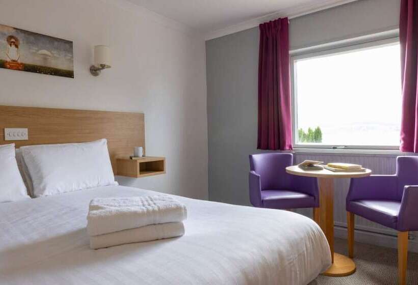 בית מלון כפרי The Caledonian