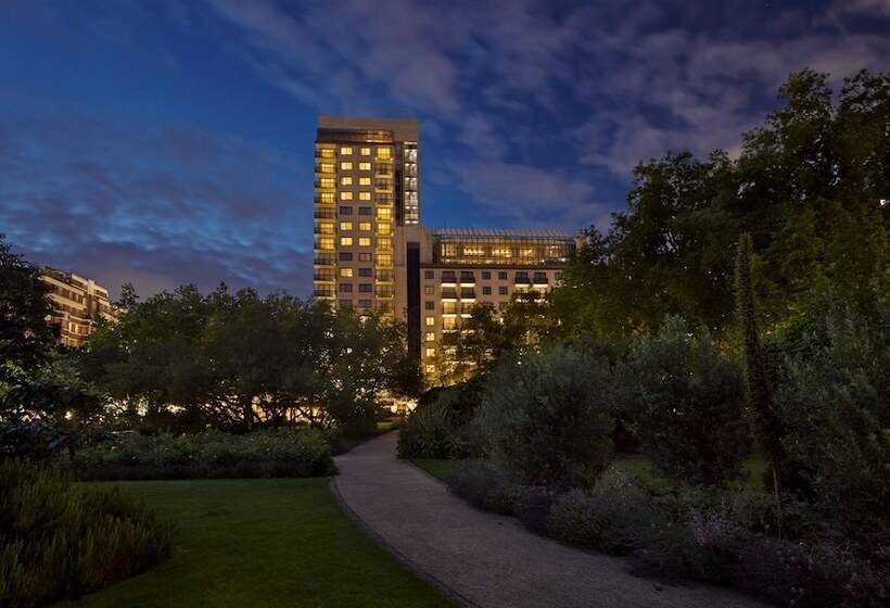 בית מלון כפרי Jumeirah Carlton Tower London