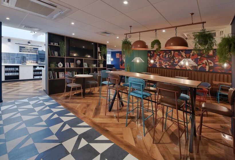 Отель The Chaucer