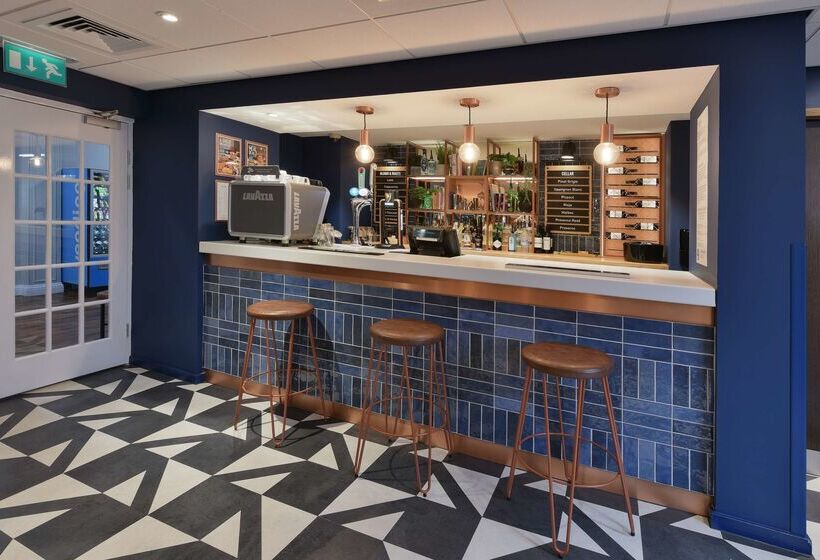 Отель The Chaucer