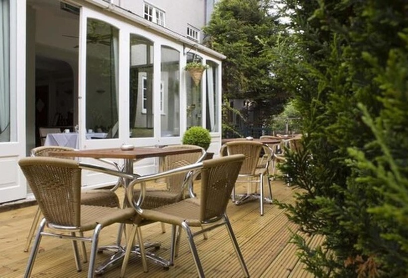 בית מלון כפרי The Falcon