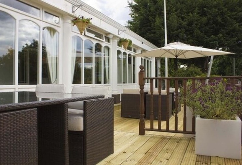 בית מלון כפרי The Falcon