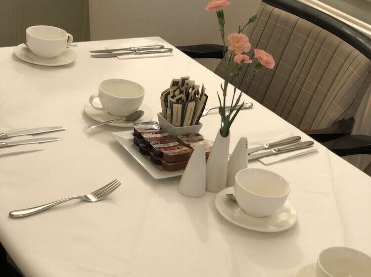 בית מלון כפרי The Falcon